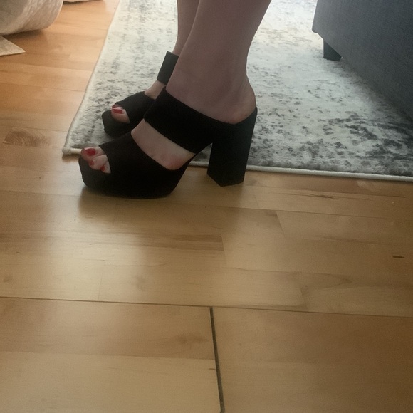 H&M chunky black platform sandal - Picture 2 of 4